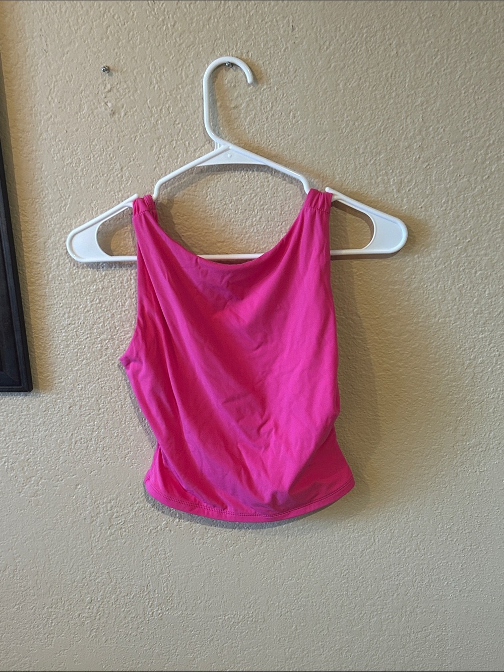 QINSEN Hot Pink Open Back Activewear Tank Top Size Medium